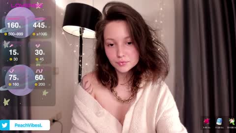 Snapshot of peachvibes chatting on December 23, 10:12 pm Lili online show from December 23, 10:12 pm
