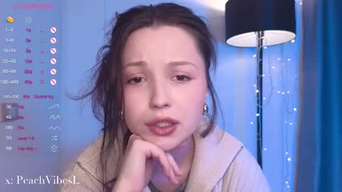 Snapshot of peachvibes chatting on March 7, 12:48 am Lili online show from March 7, 12:48 am