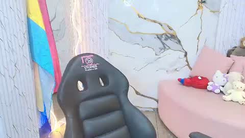 peachy_tay online show from June 30, 11:31 am