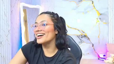 peachy_tay online show from July 15, 11:37 am