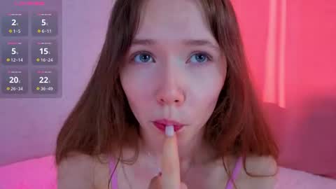 pearly_peach_ online show from June 11, 3:36 am