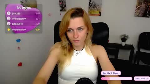 Mia online show from November 9, 10:44 am