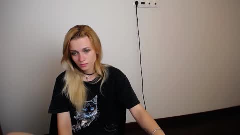 Mia online show from September 21, 7:07 am