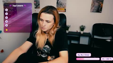 Mia online show from November 24, 7:43 am