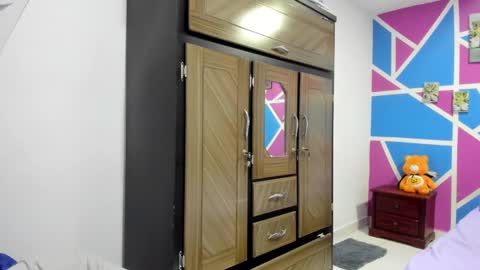 perla online show from February 11, 4:36 am