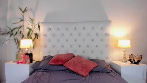Snapshot of perla_giraldo chatting on October 4, 5:02 am PERLA online show from October 4, 5:02 am