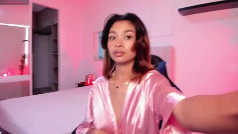 Perla online show from April 22, 4:26 pm