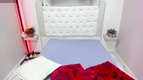 Perla online show from June 23, 12:58 pm