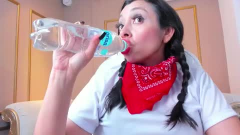 PerlaPreciosa online show from November 1, 5:22 am