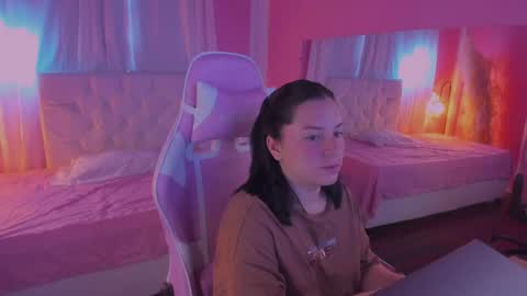 Marie online show from April 30, 11:15 am