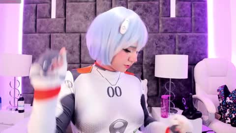 Snapshot of petit_rosseowo chatting on January 24, 11:12 pm Im Rosse but u can call me Rossie or Rosita . online show from January 24, 11:12 pm