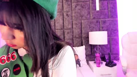 Snapshot of petit_rosseowo chatting on January 26, 9:40 pm Im Rosse but u can call me Rossie or Rosita . online show from January 26, 9:40 pm