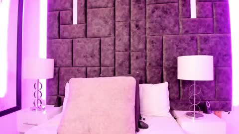 Snapshot of petit_rosseowo chatting on February 5, 8:14 pm Im Rosse but u can call me Rossie or Rosita . online show from February 5, 8:14 pm