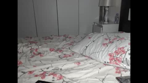 Snapshot of petite_danielle chatting on October 1, 11:09 pm petite_danielle online show from October 1, 11:09 pm