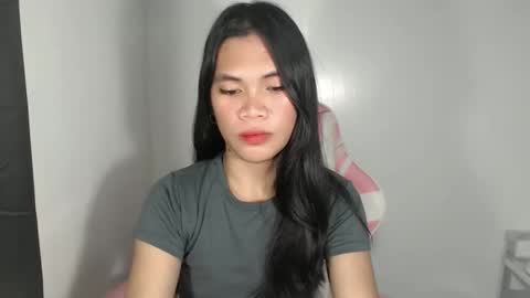 petite_pauline online show from February 26, 8:30 pm