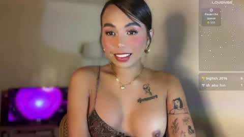 Snapshot of petitegirlx69 chatting on October 25, 2:25 pm miss lisa online show from October 25, 2:25 pm