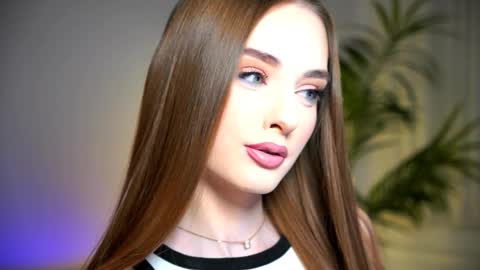 Petitegonwiild online show from November 19, 9:15 pm