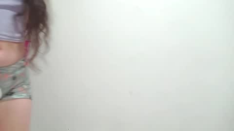Snapshot of petiteivoryqueen chatting on March 7, 3:40 am danna online show from March 7, 3:40 am