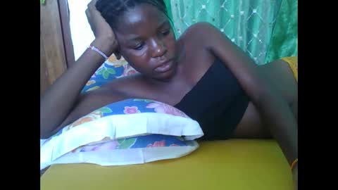 petitesweetchiq online show from December 2, 9:55 am