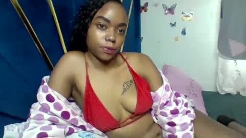 Snapshot of pettite_babe chatting on February 11, 6:19 am Arielle online show from February 11, 6:19 am