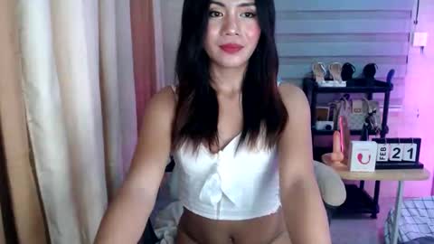 Pia online show from February 21, 2:40 pm