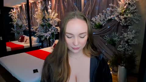 Snapshot of pieceofinspiration chatting on December 18, 10:08 am Emelie online show from December 18, 10:08 am