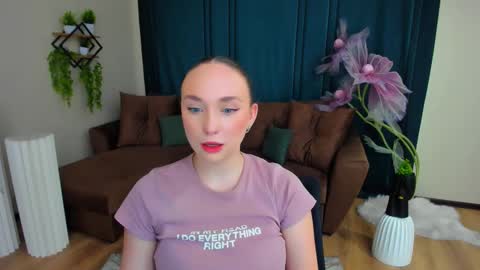 Emelie online show from November 18, 7:26 pm