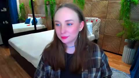 Emelie online show from June 17, 7:15 pm