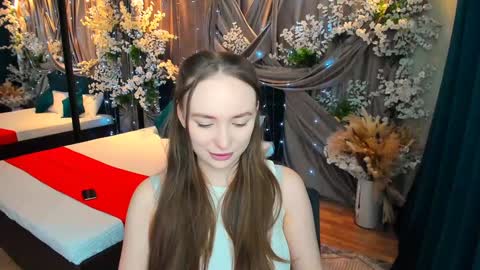 Snapshot of pieceofinspiration chatting on February 4, 10:21 am Emelie online show from February 4, 10:21 am