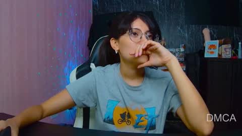 Snapshot of piixiie_d_oll chatting on October 23, 2:50 am Andrea G online show from October 23, 2:50 am