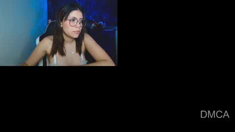 Snapshot of piixiie_d_oll chatting on December 5, 3:04 am Andrea G online show from December 5, 3:04 am