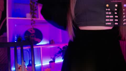Snapshot of pika_pikaa chatting on December 9, 11:03 pm Sonya online show from December 9, 11:03 pm