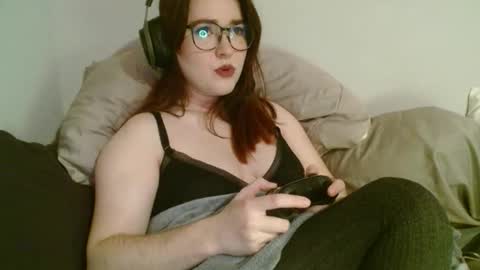 PilloGoddess online show from October 21, 9:02 am