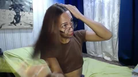 Snapshot of pinay_lucy chatting on January 23, 4:52 am lucyLove online show from January 23, 4:52 am