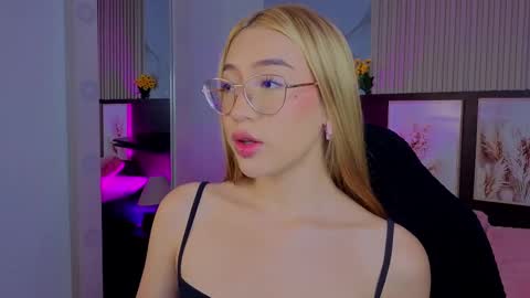 Snapshot of pink_as chatting on September 16, 9:56 pm pink_as online show from September 16, 9:56 pm