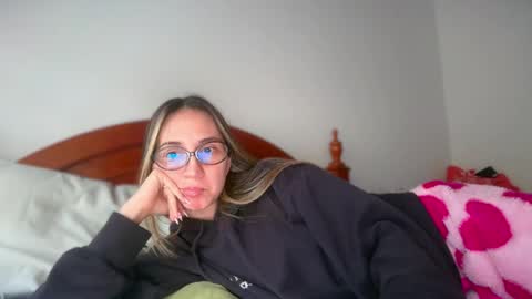Pinkilola online show from June 7, 8:04 pm