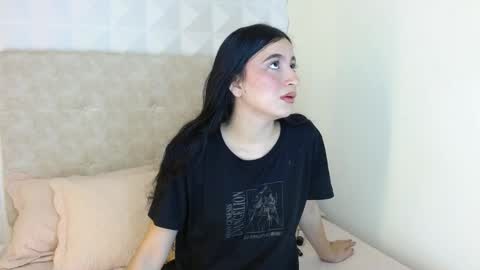 Perla online show from May 7, 2:21 pm