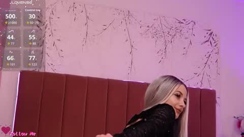 Pinky online show from December 19, 7:50 pm