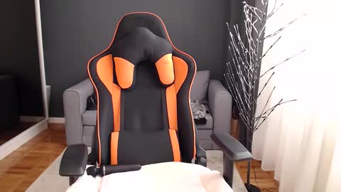 piscesgirl06 online show from October 1, 5:45 am