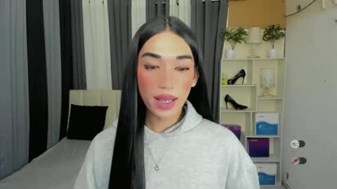 pixiedoll_ online show from March 13, 7:48 pm