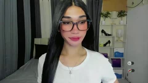 pixiedoll_ online show from March 8, 6:23 pm