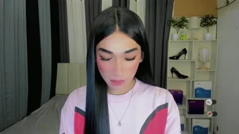 pixiedoll_ online show from March 12, 7:05 pm