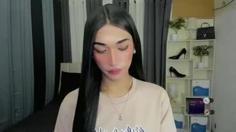 pixiedoll_ online show from March 18, 6:18 am