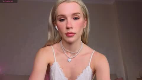 Emmy cheekslap and Edward online show from January 11, 6:57 pm