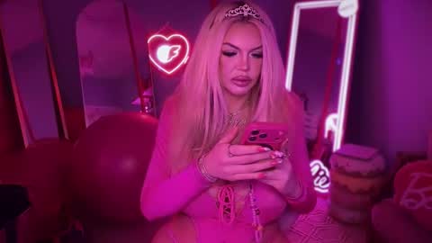 Snapshot of plasticfuckdoll chatting on September 27, 12:18 am Dumb bimbo fuck doll online show from September 27, 12:18 am