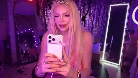 Snapshot of plasticfuckdoll chatting on September 21, 2:21 am Dumb bimbo fuck doll online show from September 21, 2:21 am