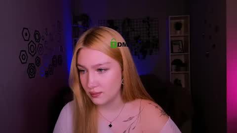 Sophie online show from May 3, 7:28 pm