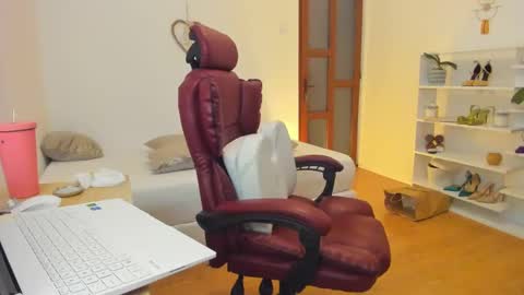 PleasureWitch online show from March 6, 8:59 pm