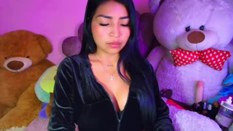 Nicole online show from June 5, 2:23 pm