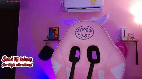 poison_liv online show from June 17, 1:34 pm